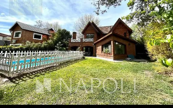 Casa en alquiler de 4 dormitorios en Saint Thomas Sur, Canning