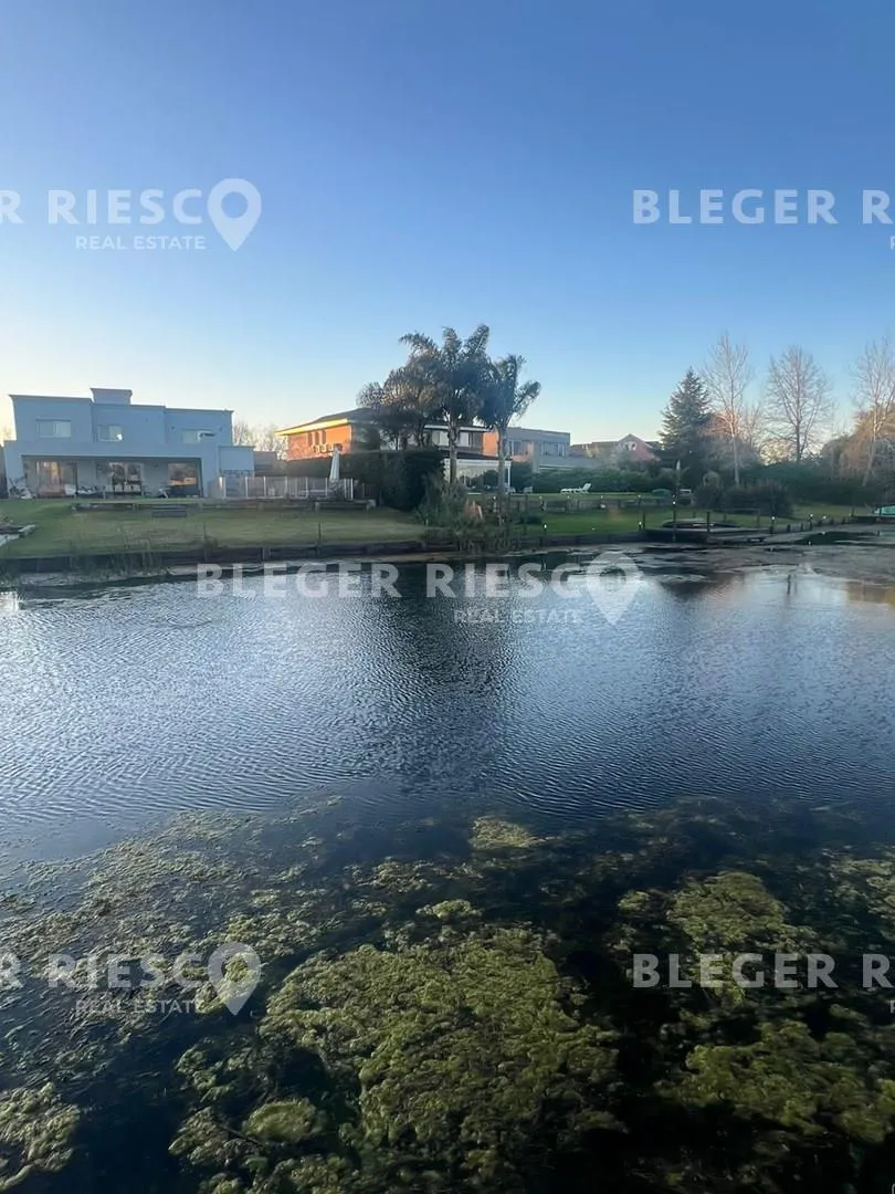 Four-bedroom house for rent in Santa Catalina (Villanueva), Tigre