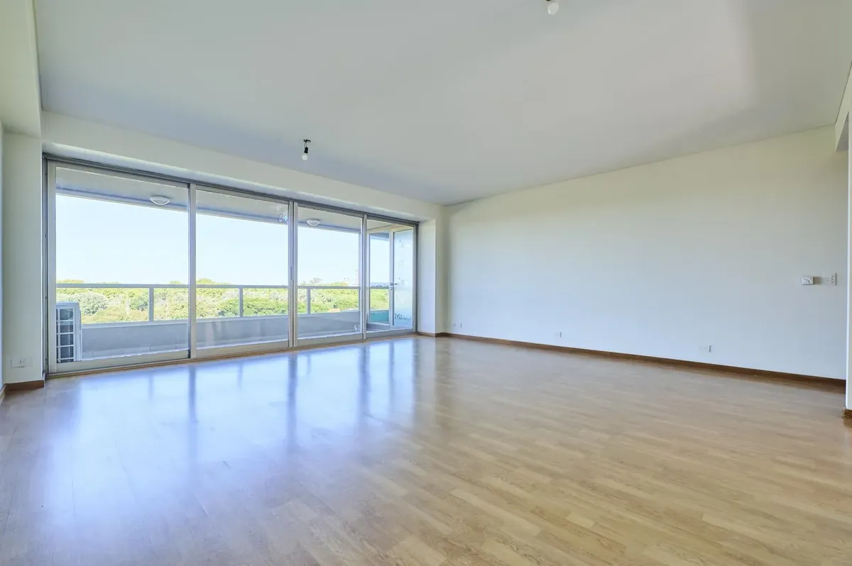 Apartamento de três ambientes com 2 dormitórios, garagem e depósito em Puerto Madero