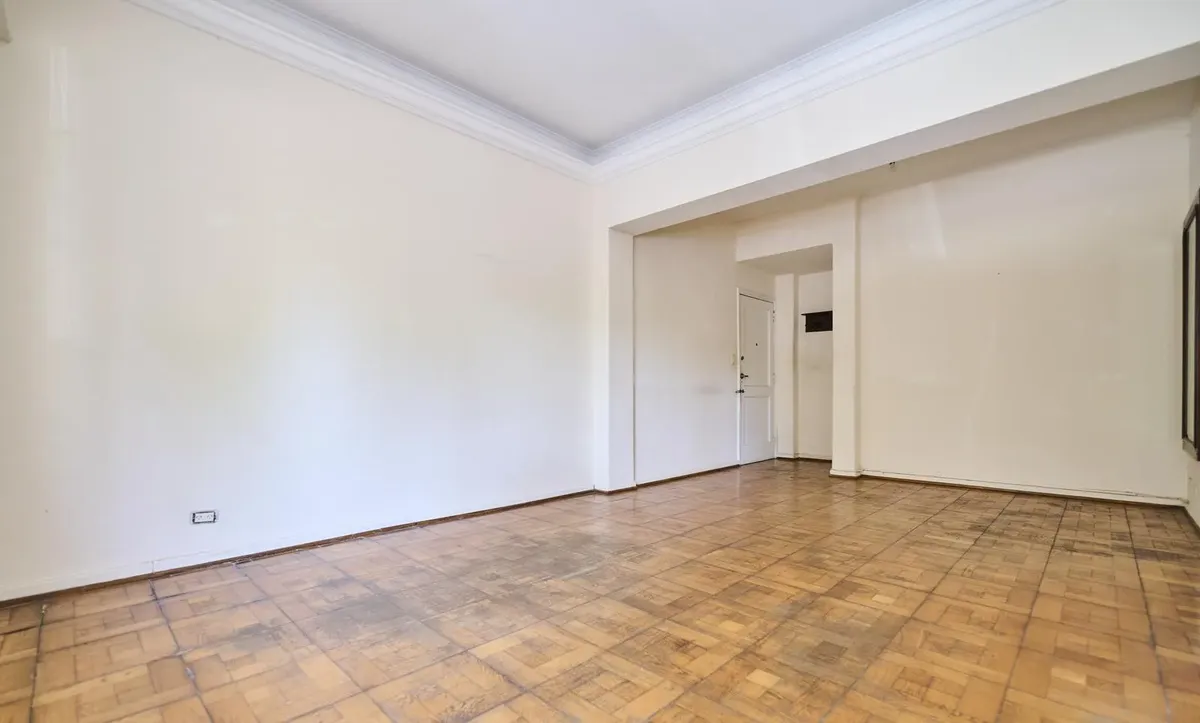 Apartamento de 3 ambientes com 2 quartos e pátio térreo em Caballito