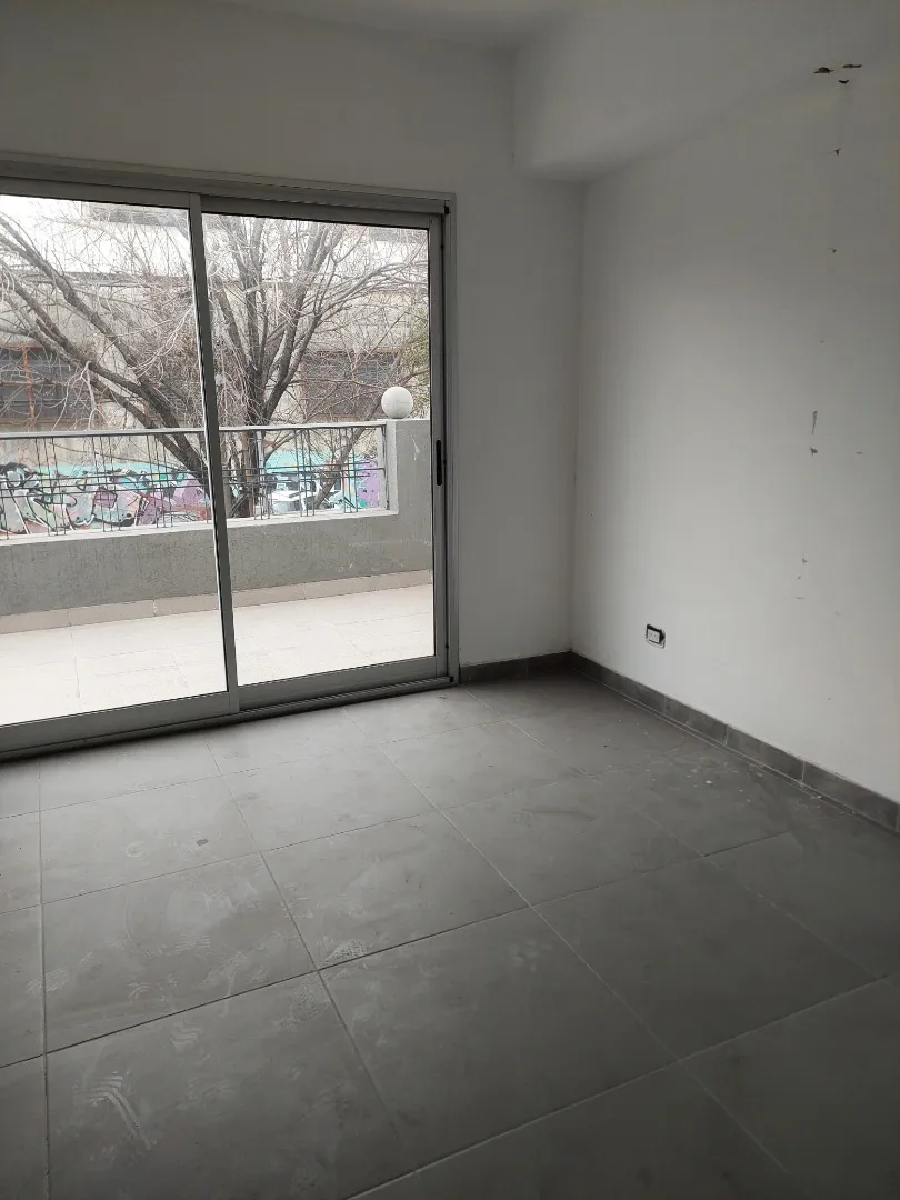 Departamento de 2 ambientes con balcón terraza en Morón