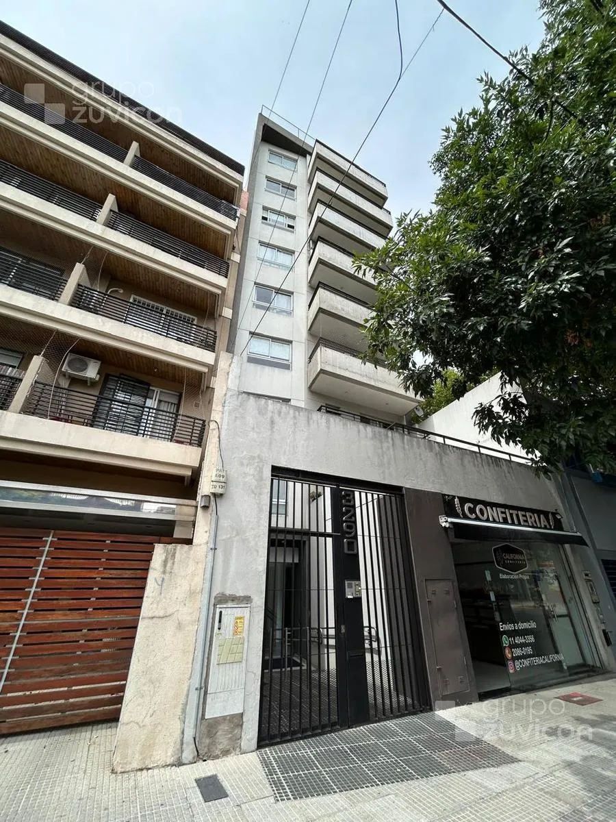 Monoambiente semipiso con patio en Villa Santa Rita