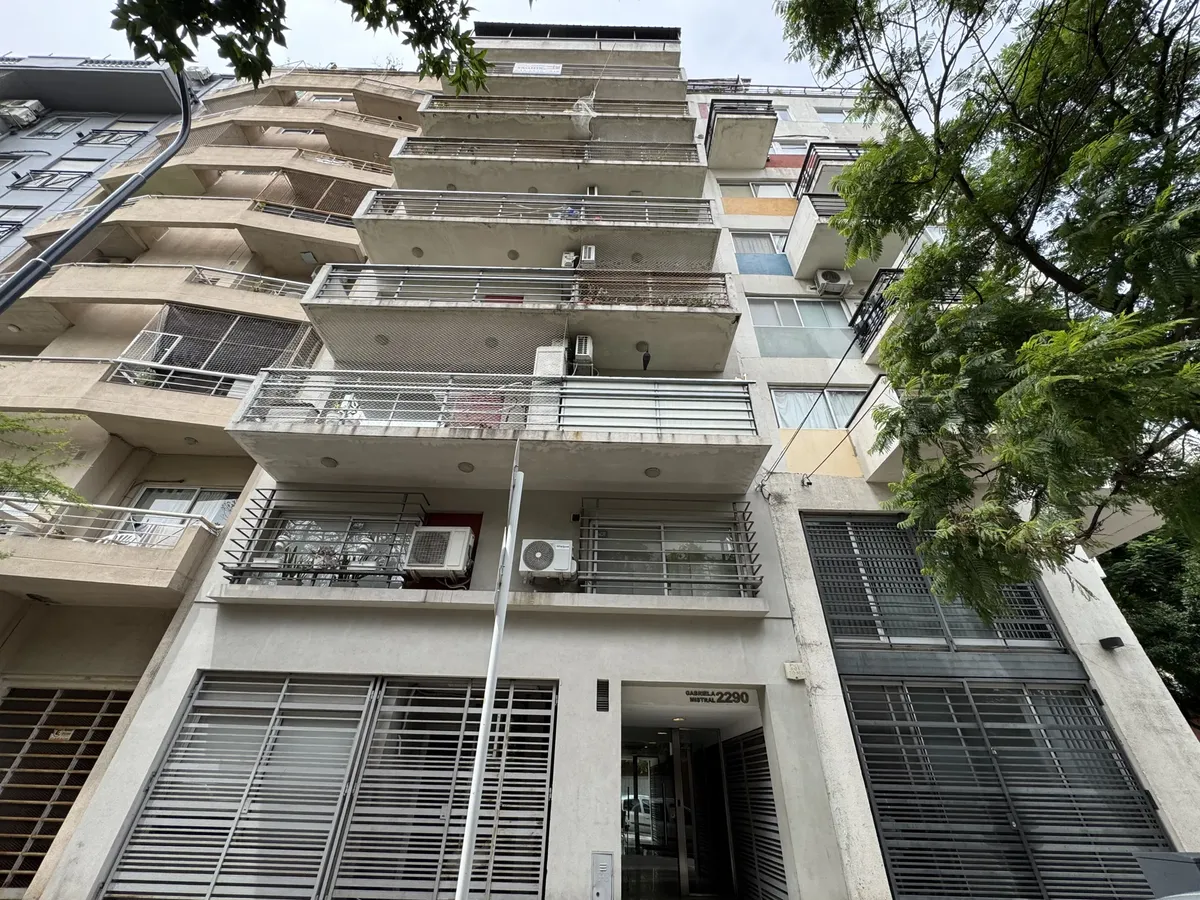 Departamento de 3 ambientes en Villa Pueyrredón con balcón corrido y dormitorio en suite