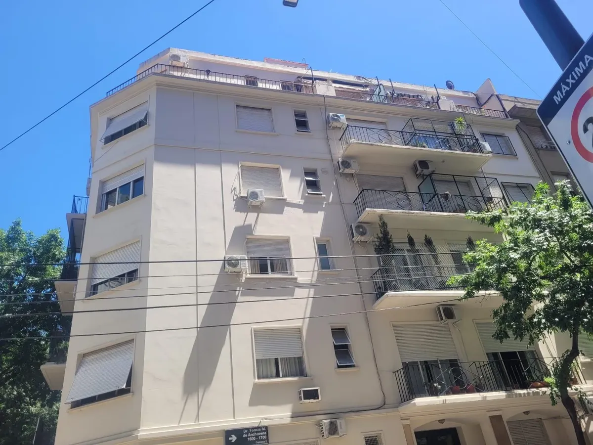 Apartamento de dois ambientes com varanda tipo terraço em Recoleta