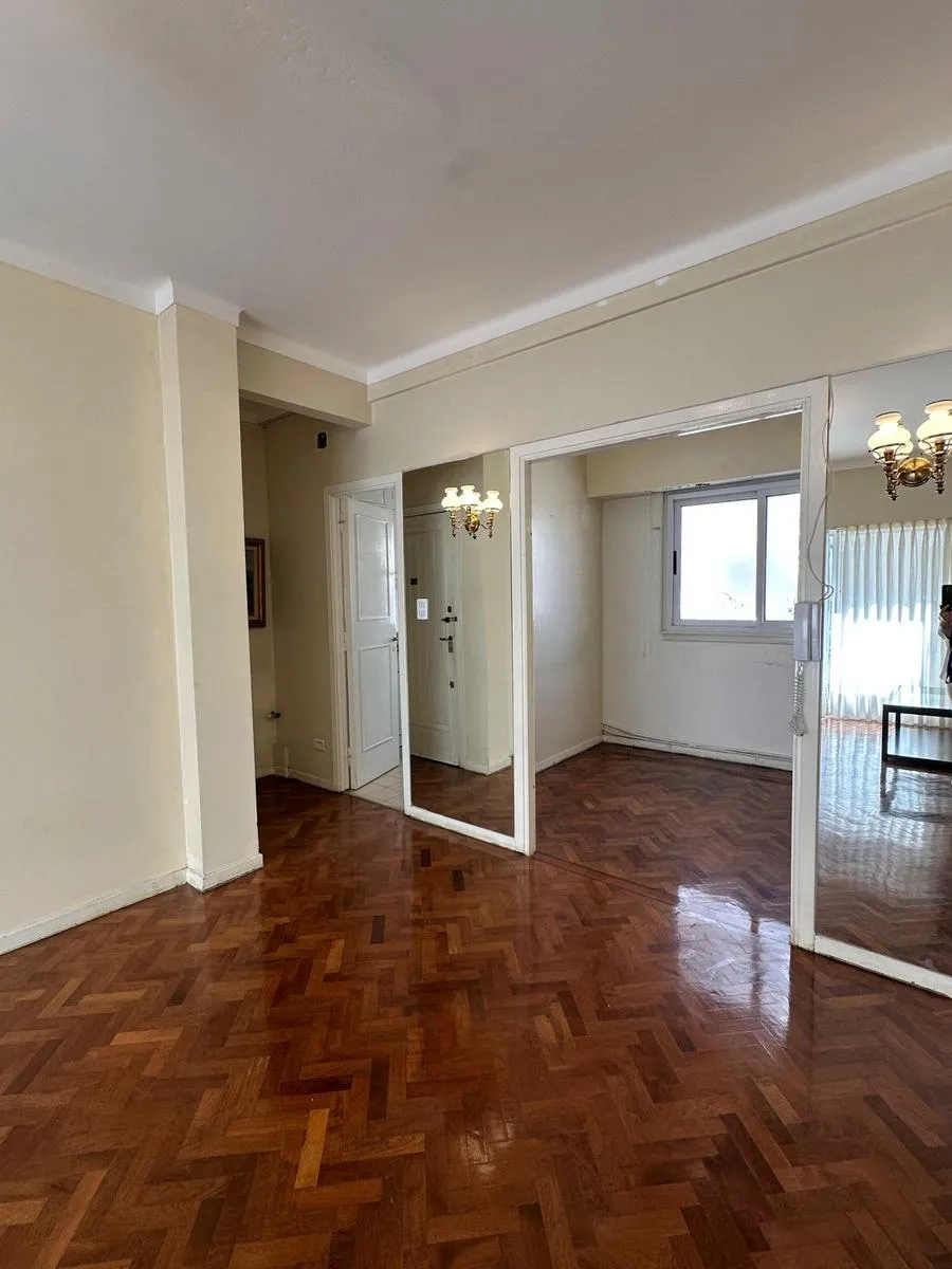 Apartamento de três ambientes e meio em Recoleta