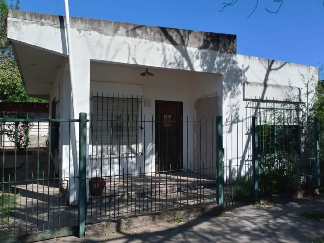 Casa 3 Ambientes En Alquiler-moreno Sur