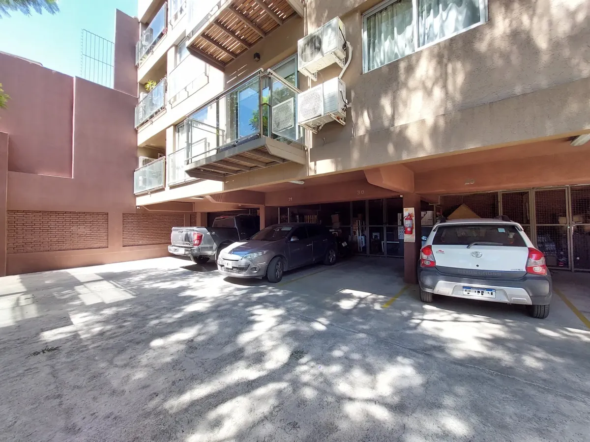 Apartamento de dois ambientes com vaga de garagem em Morón