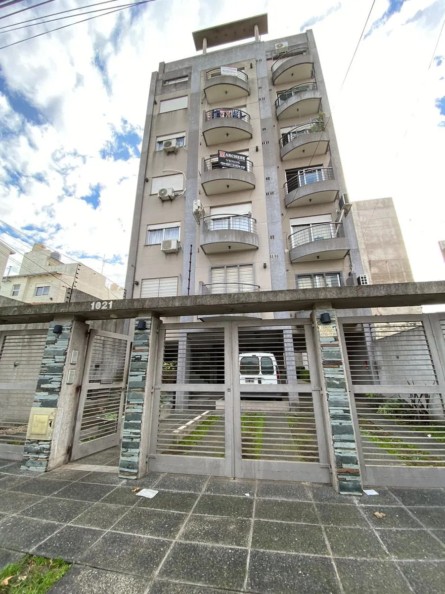 Departamento de 2 ambientes con cochera en Morón Sur