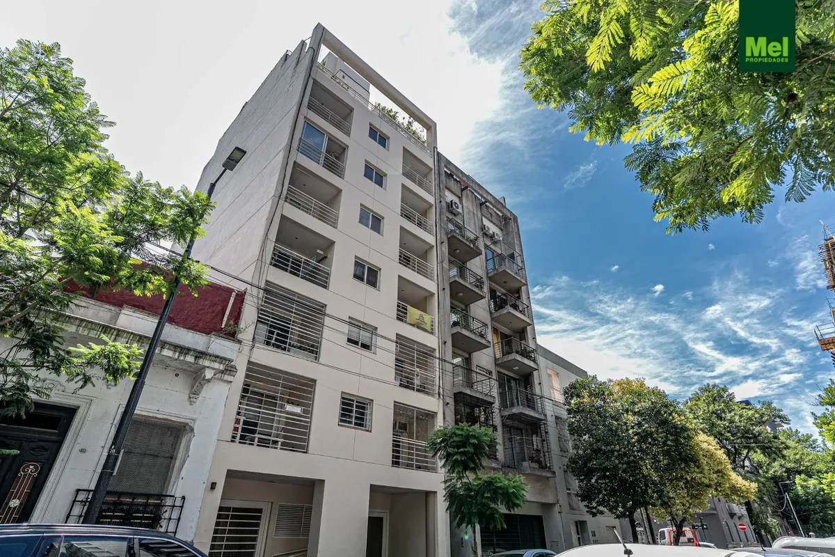 Two-room apartment with balcony in Colegiales