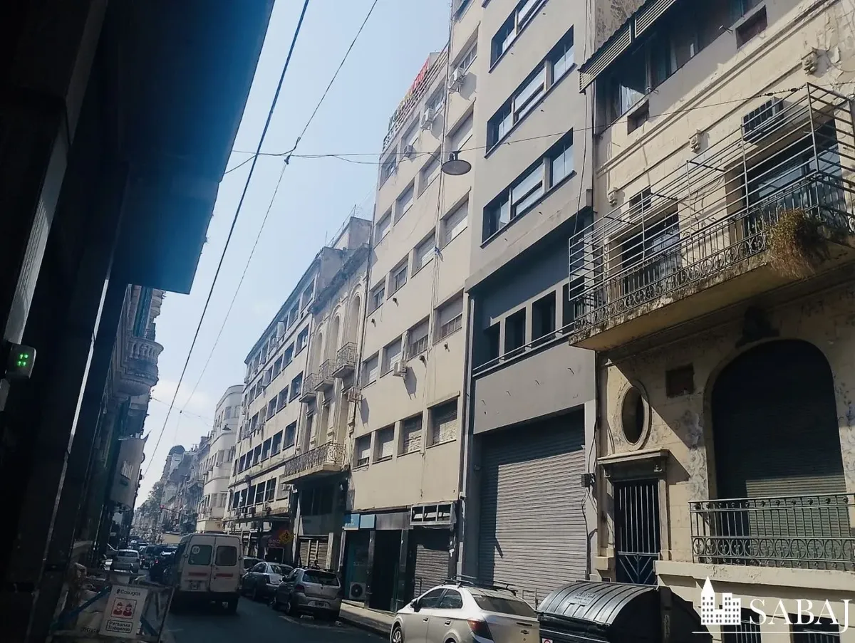 Apartamento de três ambientes com 2 dormitórios em Monserrat