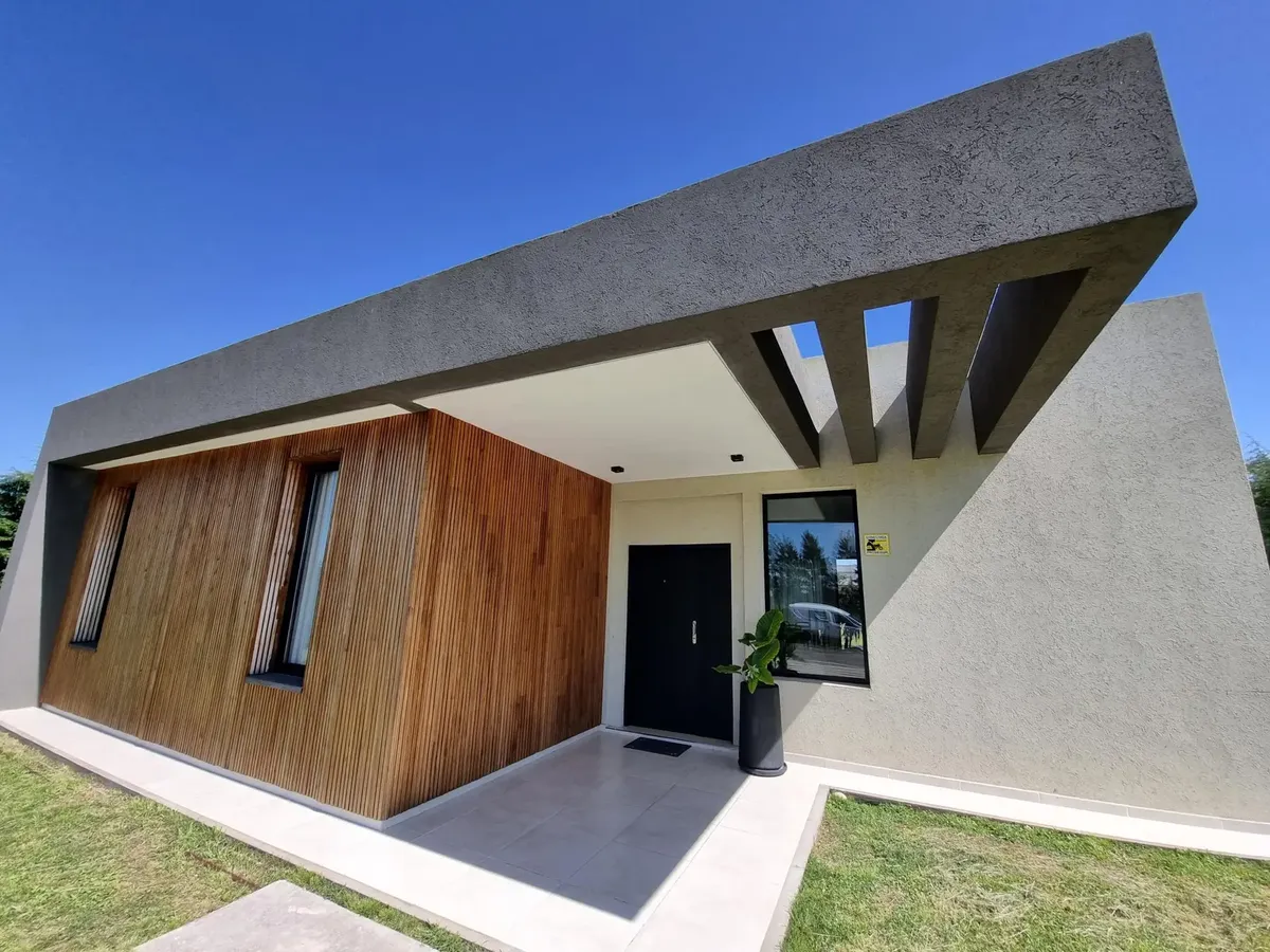 Casa de 4 dormitorios en alquiler en Esteban Echeverría