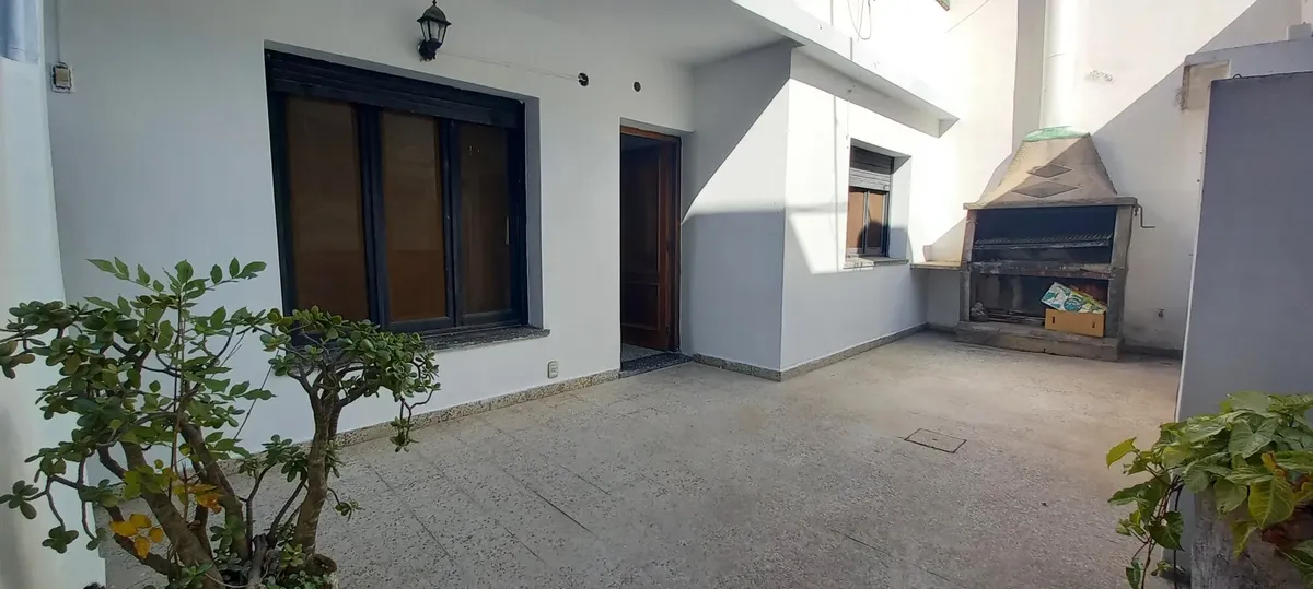 PH de 4 ambientes con patio y terraza en Villa Bonich
