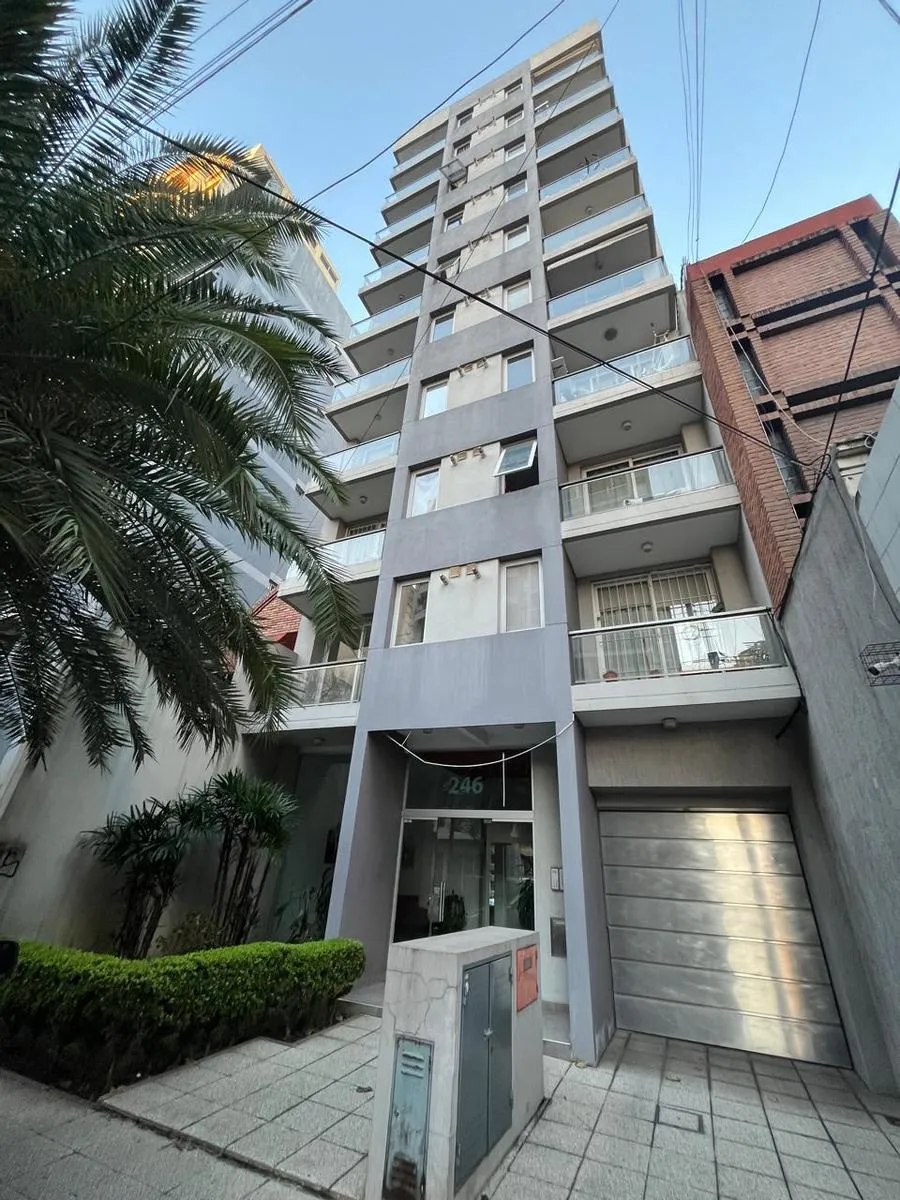 One-bedroom half-floor apartment with parking in Lomas de Zamora