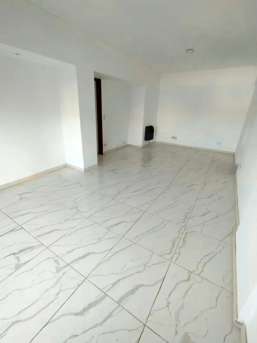 Three-bedroom apartment with front balcony in Quilmes Centro