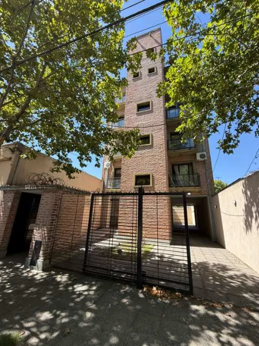 Квартира с 1 спальней и парковкой в Quilmes Centro