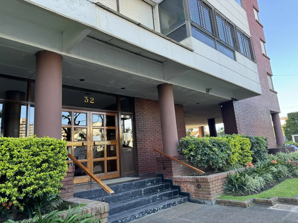 Departamento de 3 ambientes con cochera en Martínez