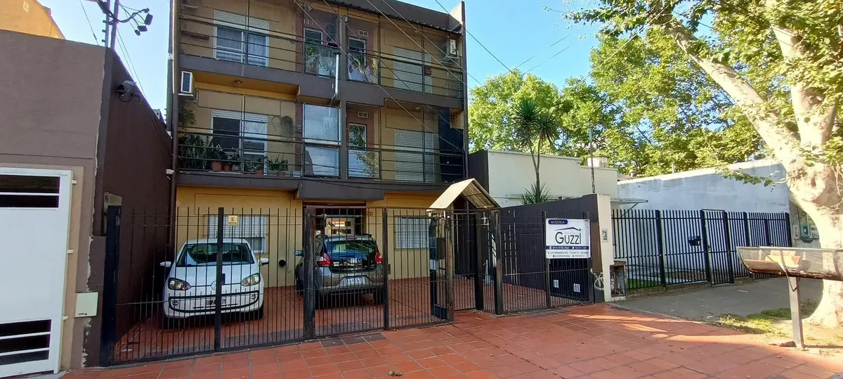 Apartamento de 2 ambientes no 1º andar por escadas em Villa Ballester