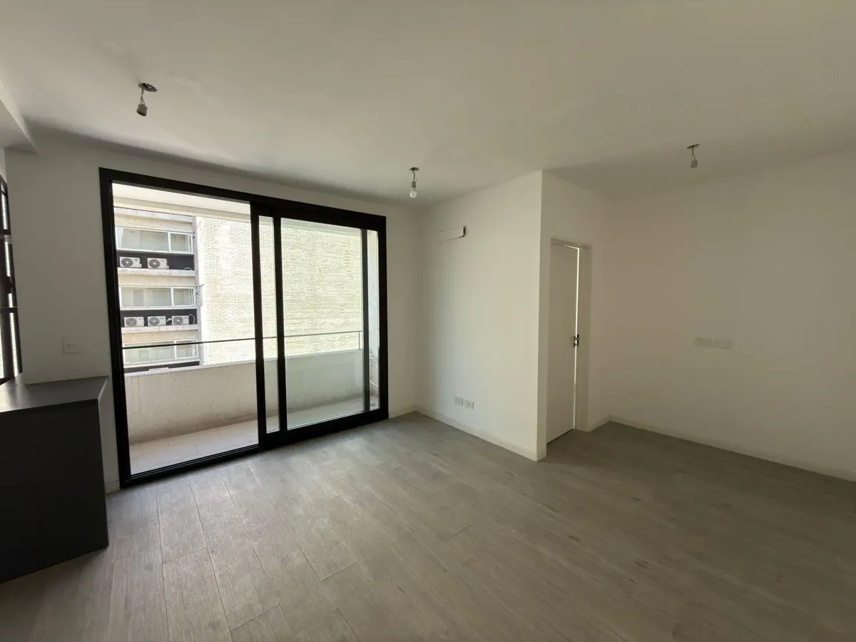 Новая квартира с 1 спальней и балконом в Parque Chas