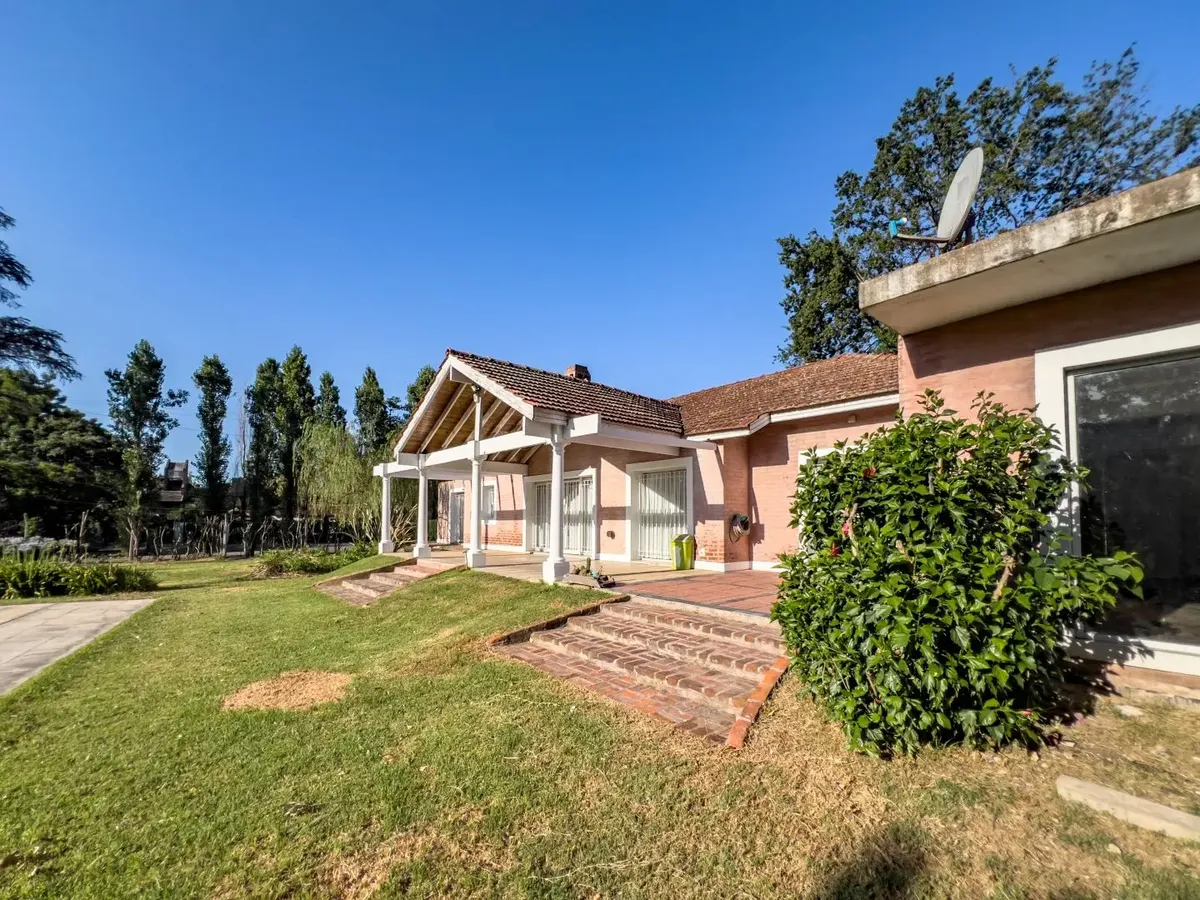 Casa térrea de 3 dormitórios em Ituzaingó, Parque Leloir