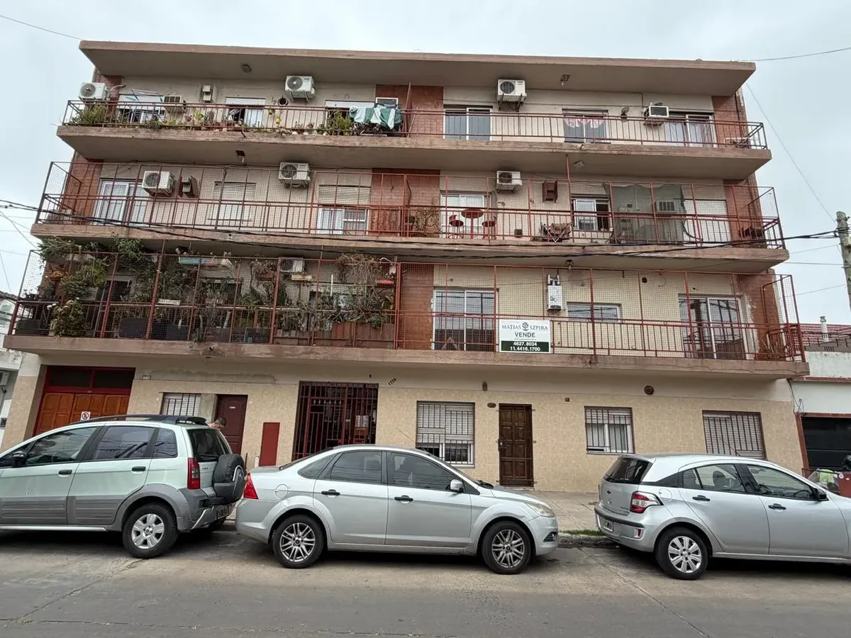 Departamento de 3 ambientes con cochera en Ramos Mejía