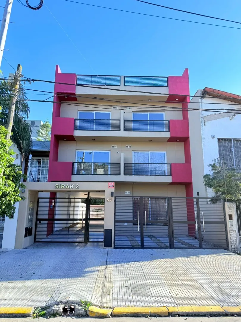 Apartamento de 2 ambientes com vaga de garagem fixa e terraço em Ituzaingó