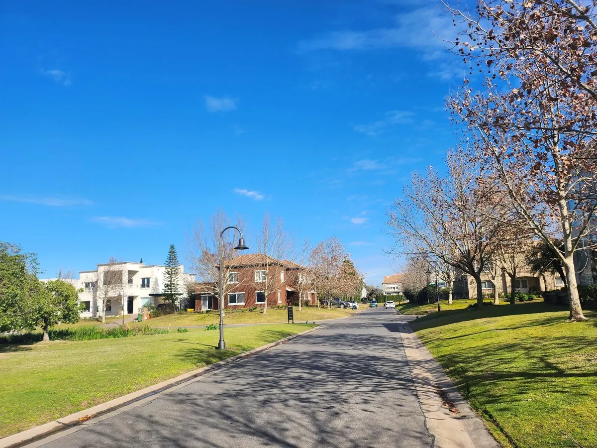 Аренда меблированного дома с 4 спальнями в Nordelta, Barrio Los Castores