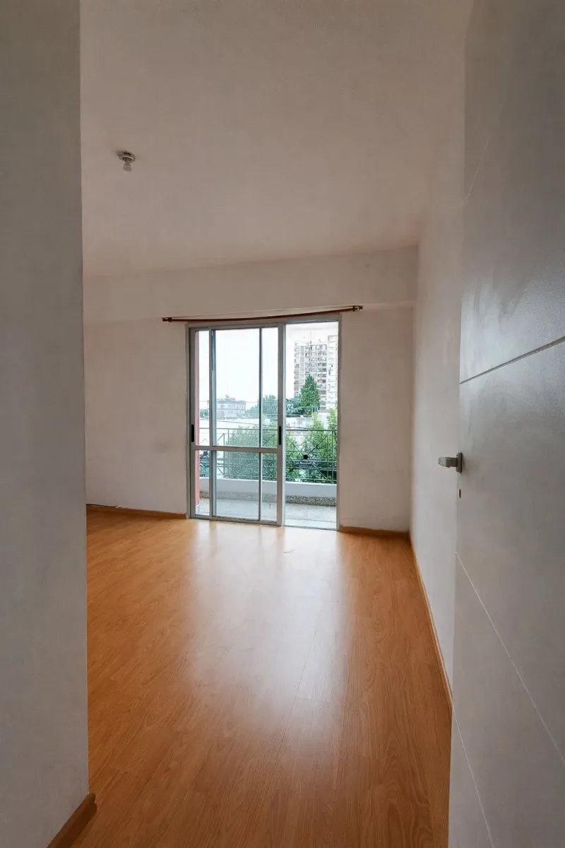 Departamento de 2 ambientes con balcón corrido en Avellaneda
