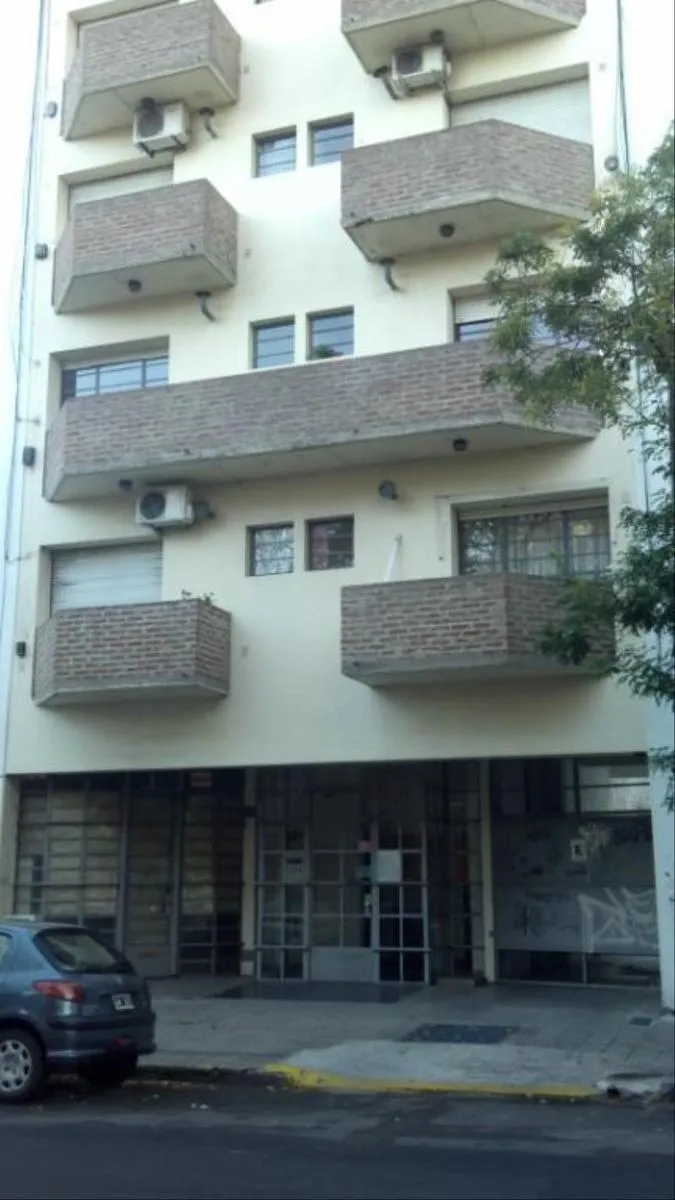 Apartamento de 2 dormitórios de frente em La Plata