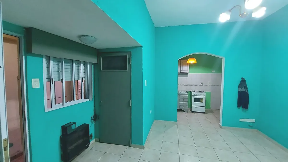 One-bedroom PH apartment in Morón with private roof terrace