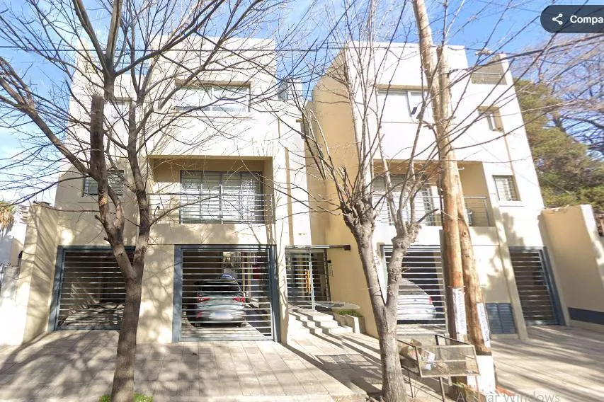 Apartamento dúplex de 2 ambientes com 1 dormitório em Morón