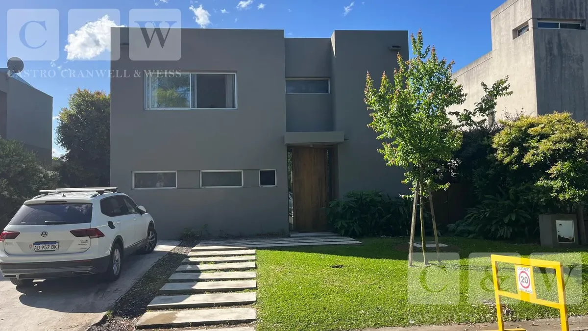 Casa de 3 dormitórios em San Fernando, Barrio Cerrado La Damasia