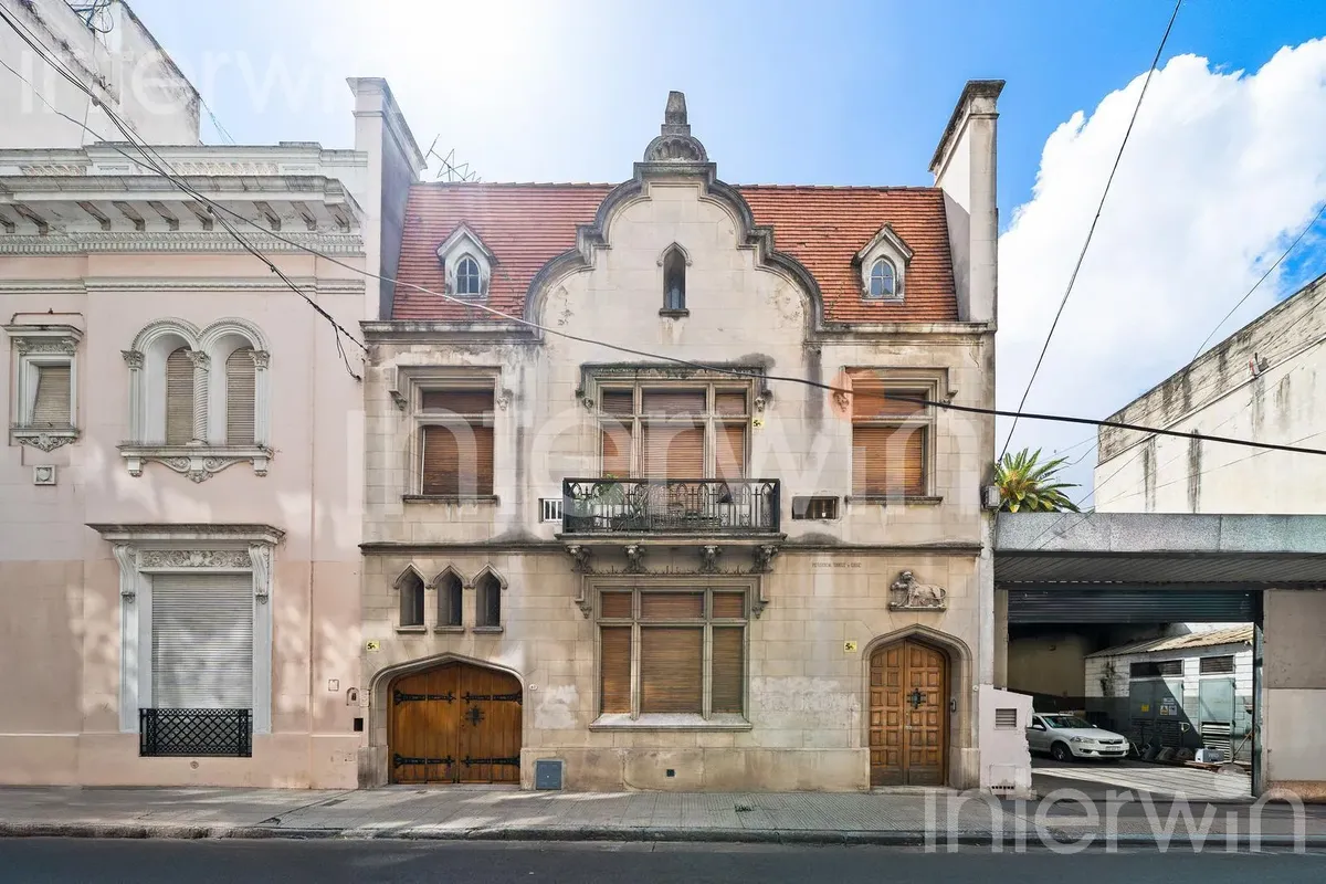 Дом в стиле Tudor с 4 спальнями в Caballito