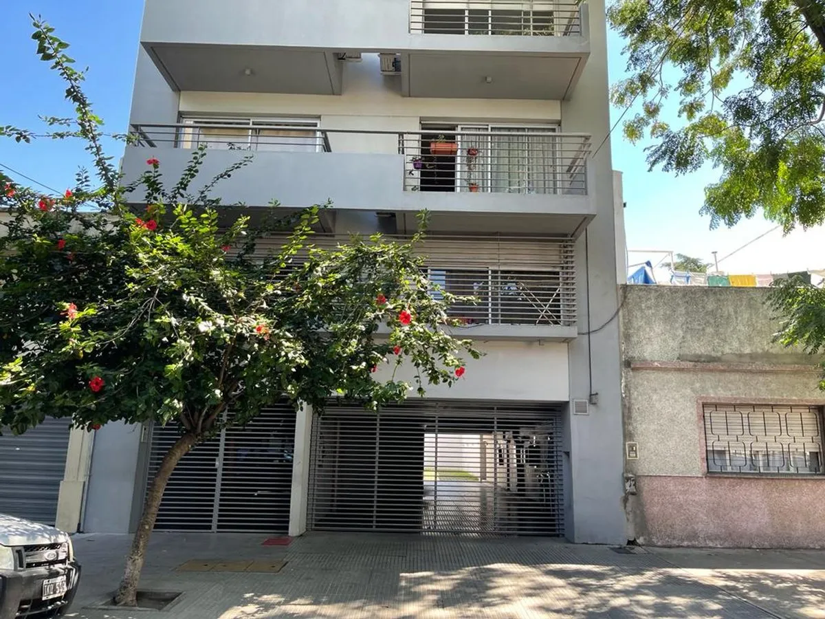 Monoambiente con balcón en Parque Chas