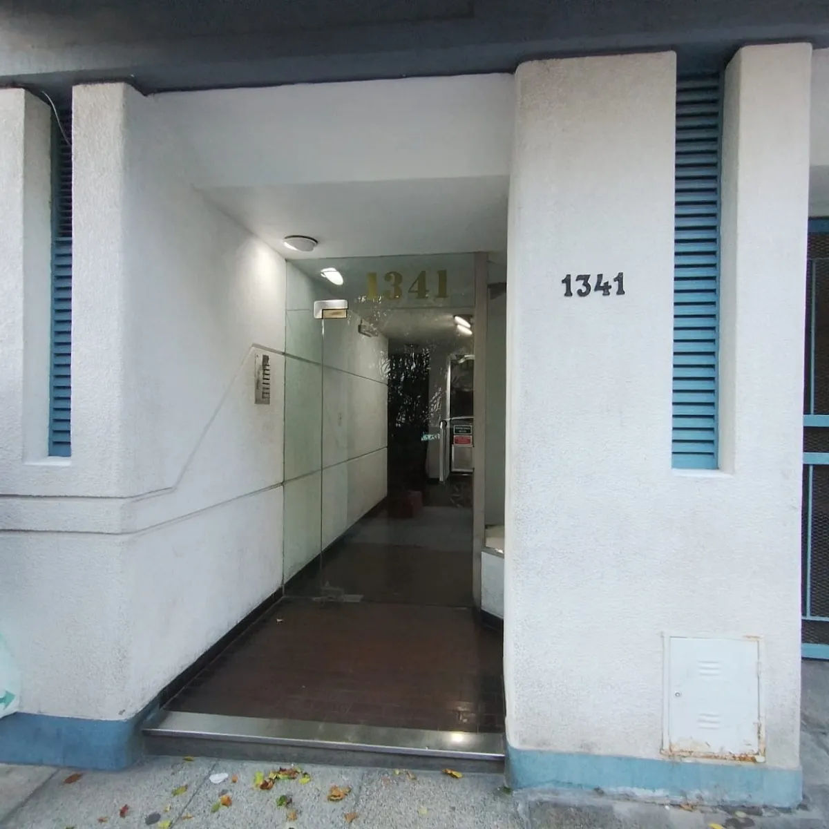 Studio apartment in Colegiales, courtyard-facing with balcony