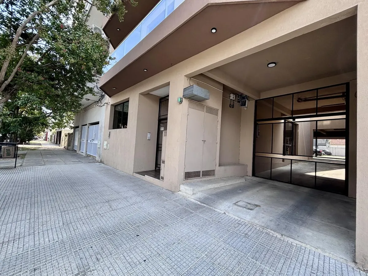 Departamento de 3 ambientes en Tigre Centro con cochera, balcón y parrilla