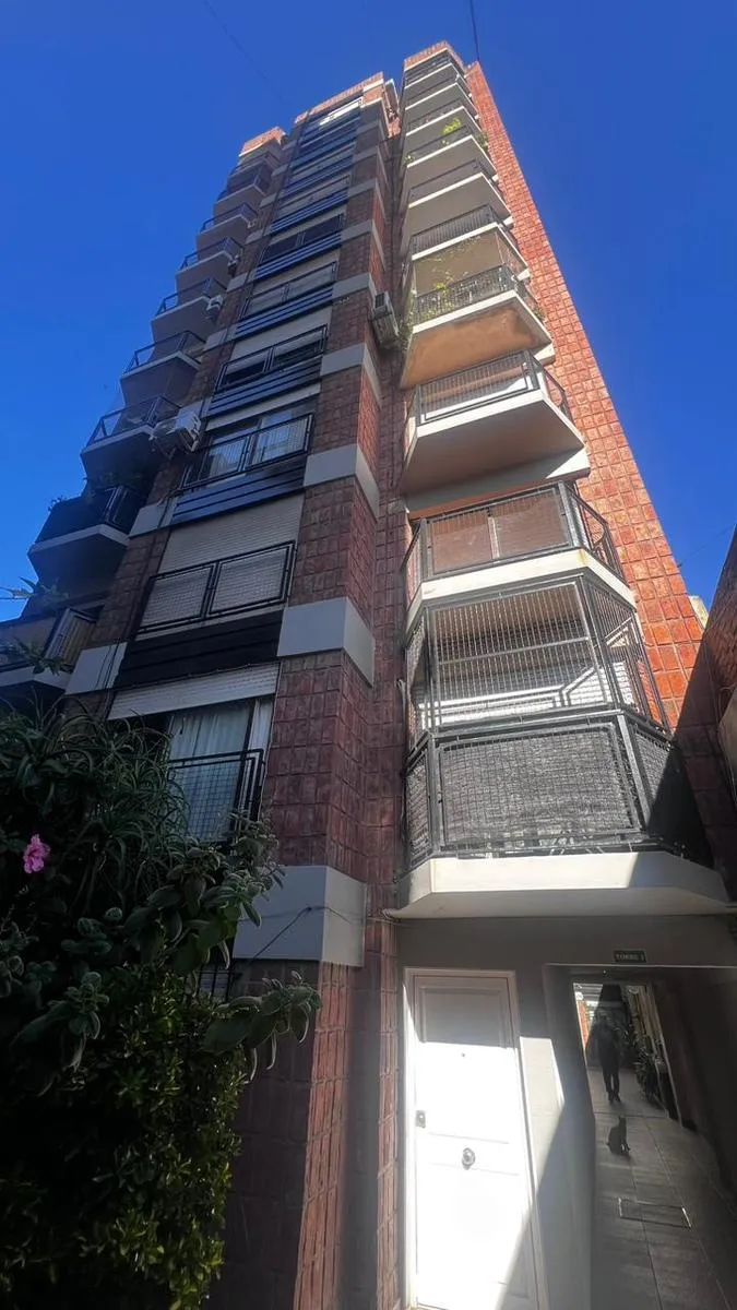 Monoambiente al frente en Lomas de Zamora