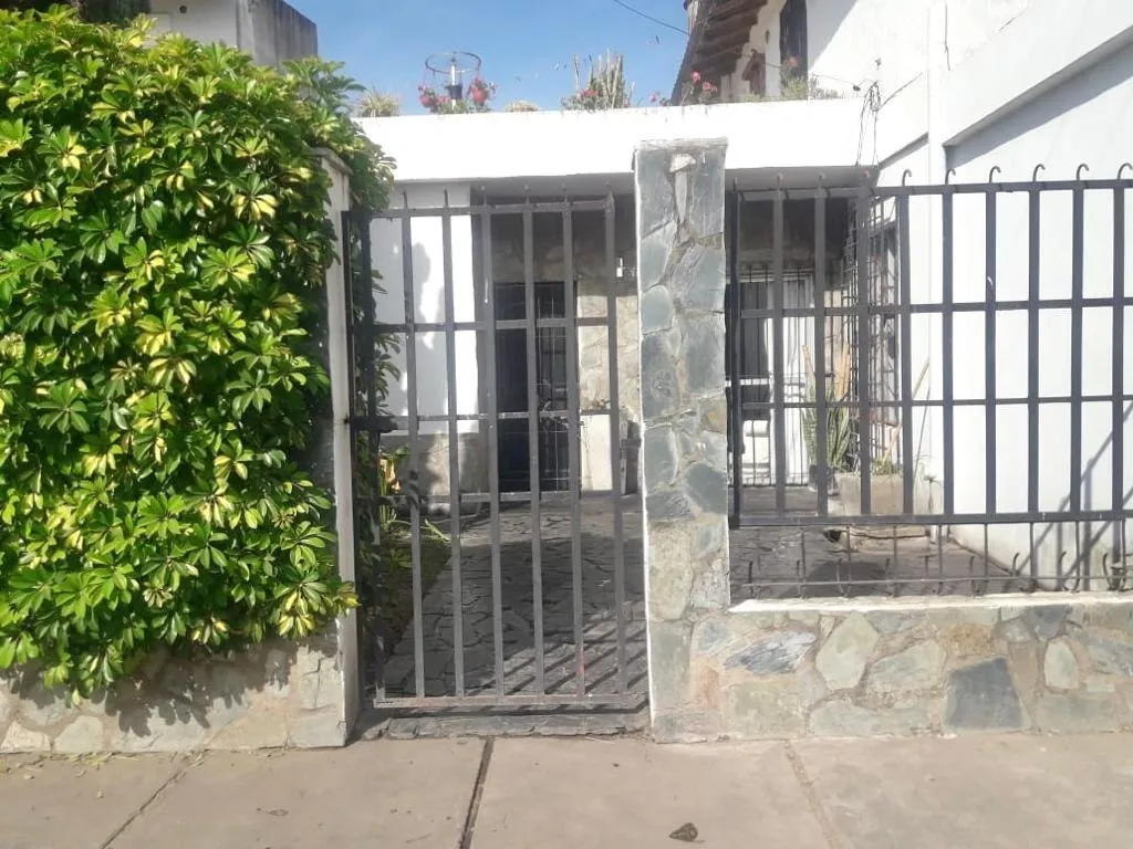Apartamento de três ambientes com 2 quartos para alugar em José C. Paz