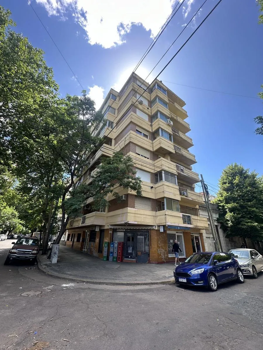 Apartamento de dois dormitórios em Monserrat