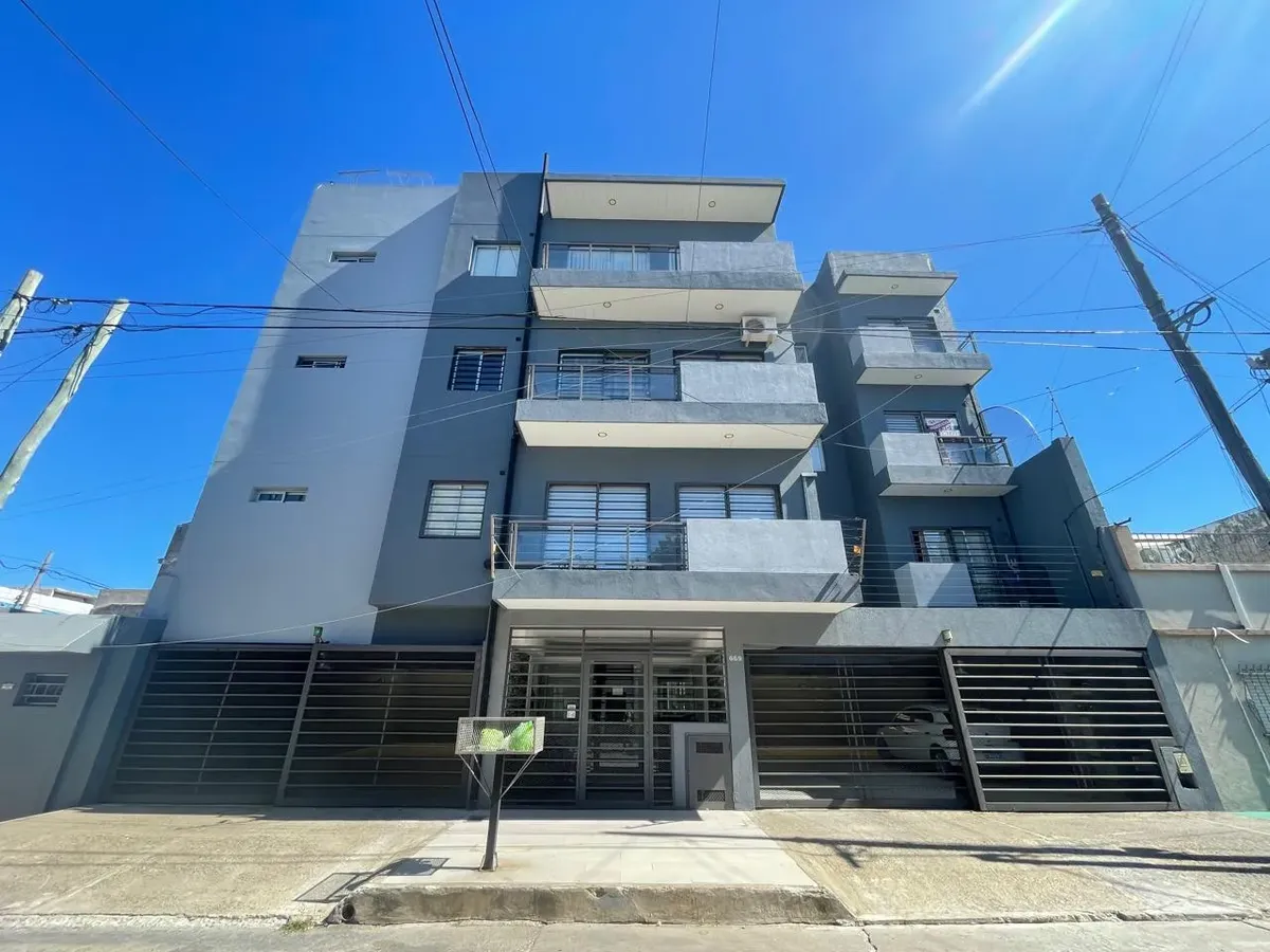 Two-room apartment with parking in Quilmes Oeste