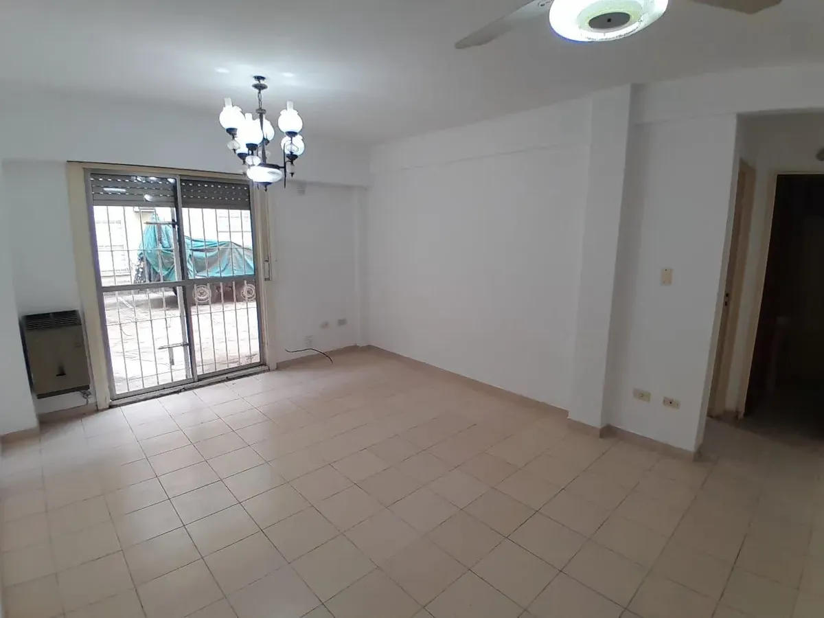 Two-room ground-floor apartment with (assigned) parking in Victoria