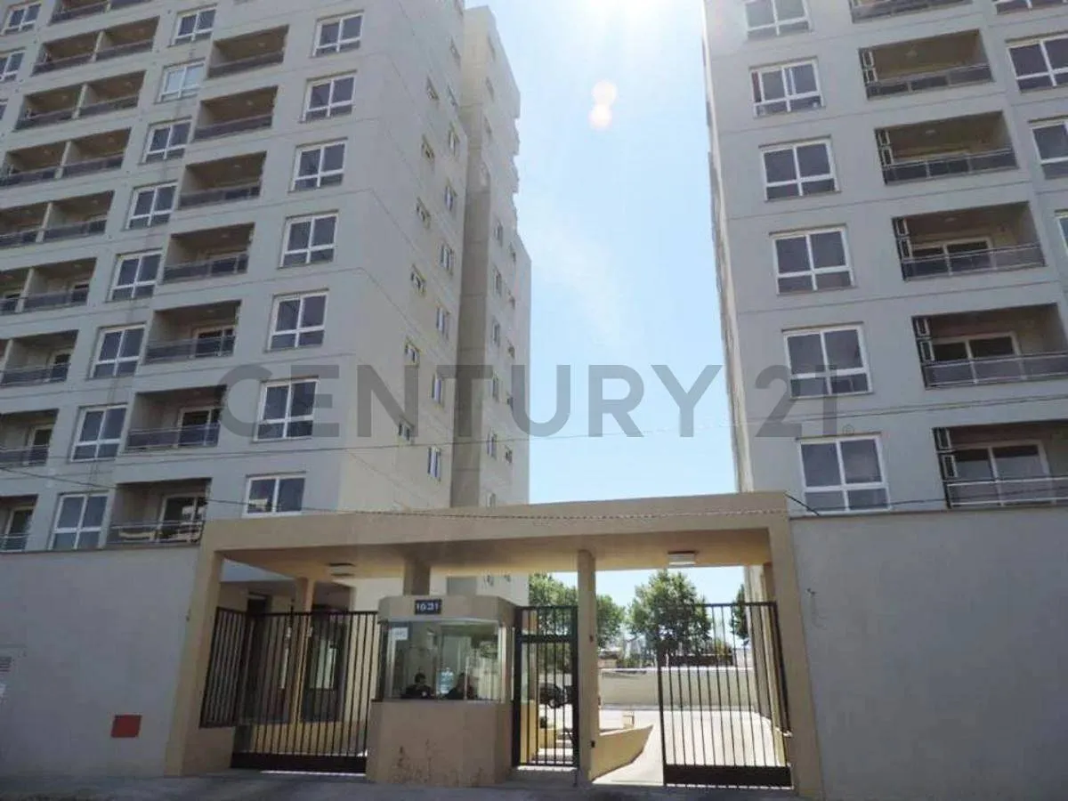 Three-room apartment with parking and pool in General San Martín