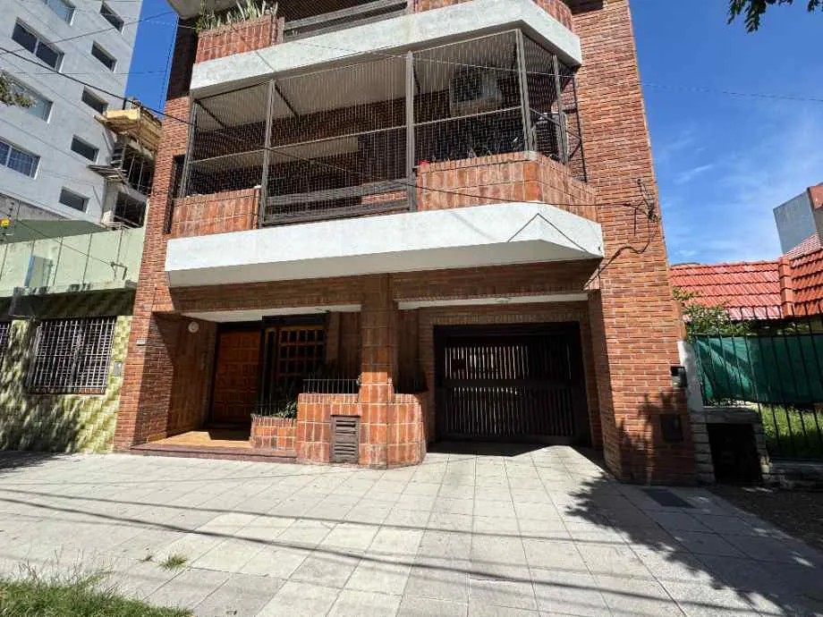 Трёхкомнатная квартира с парковочным местом в Wilde Centro, Avellaneda