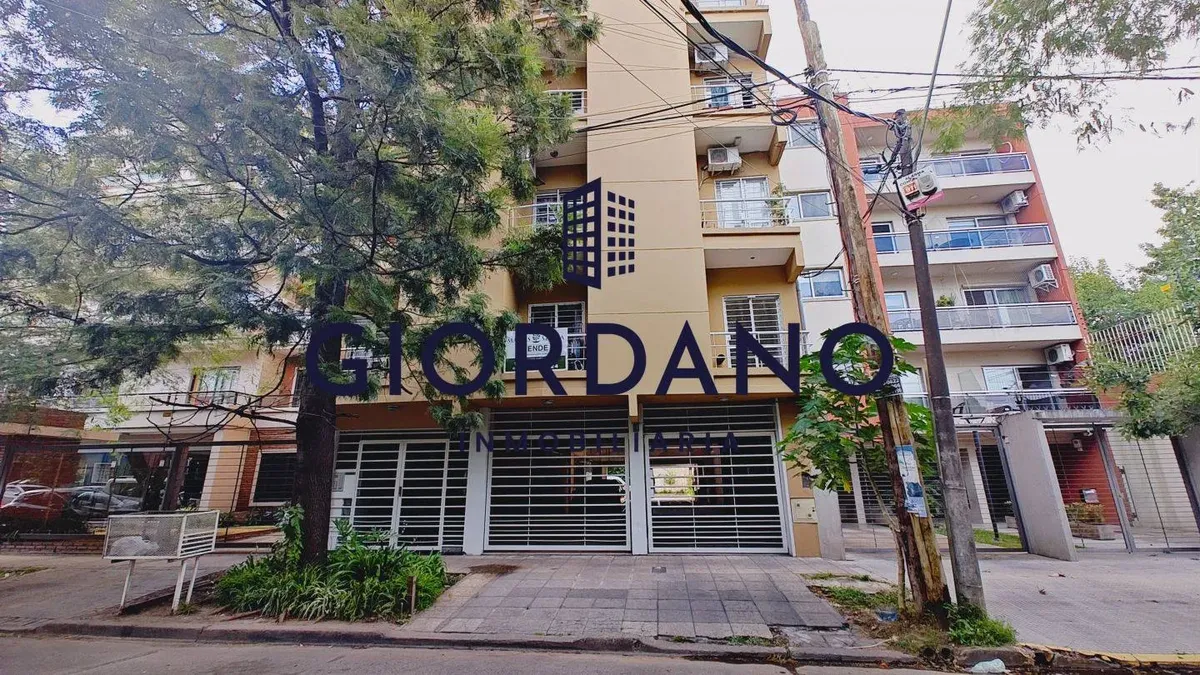 Departamento de 2 ambientes con cochera en Morón