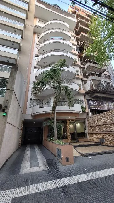 Apartamento semipiso de 3 dormitórios em Lanús Oeste