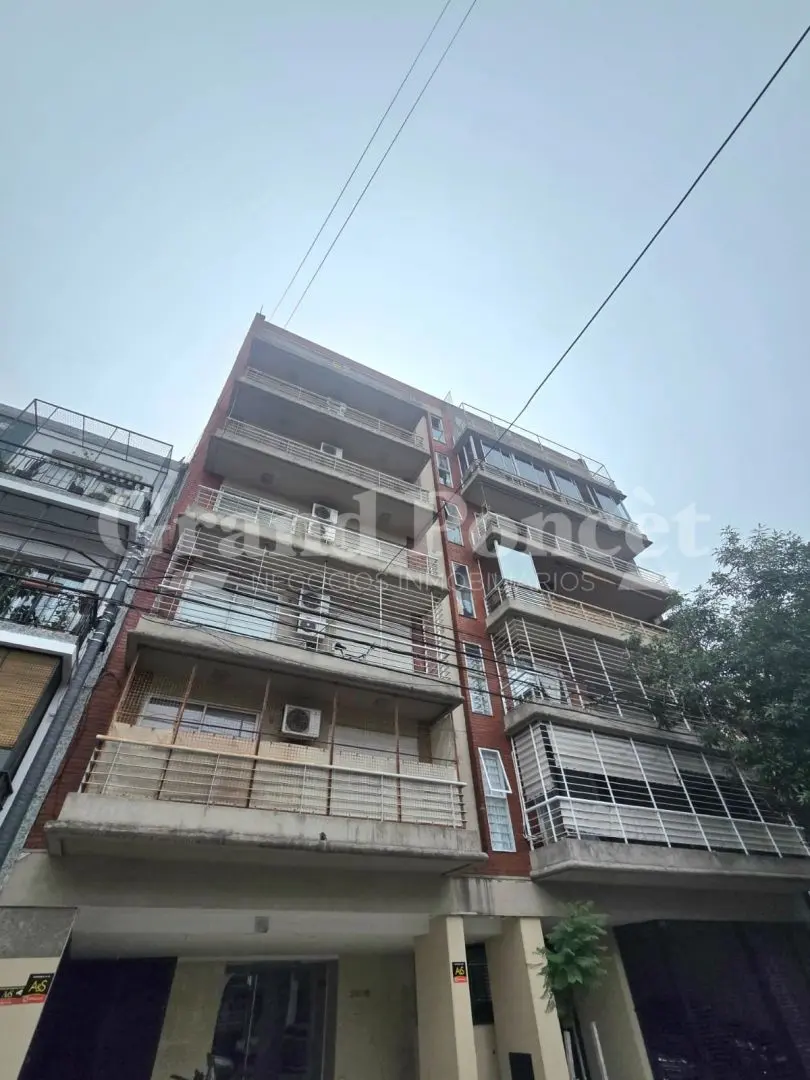 Квартира с 1 спальней, балконом и парковочным местом в Belgrano