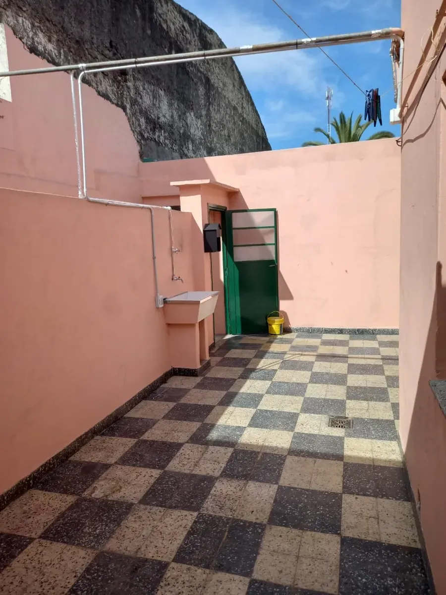 PH tipo casa de 2 ambientes con patio y dependencia en Parque Avellaneda