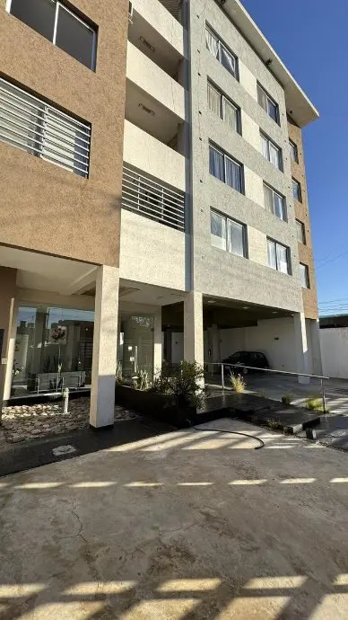 Apartamento kitnet de entrada para a rua em Lanús Oeste