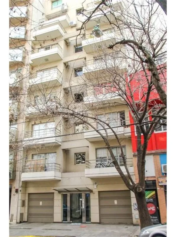 Kitnet no 2º andar de frente em Palermo