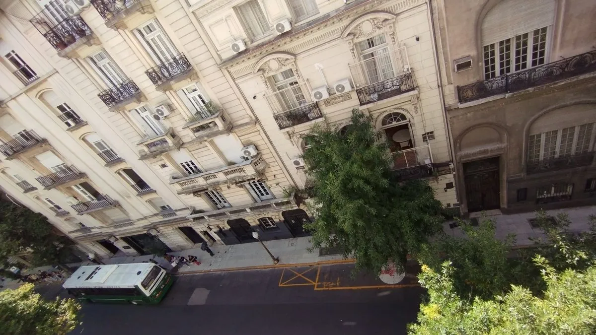 Kitnet de aluguel com varanda francesa em Retiro