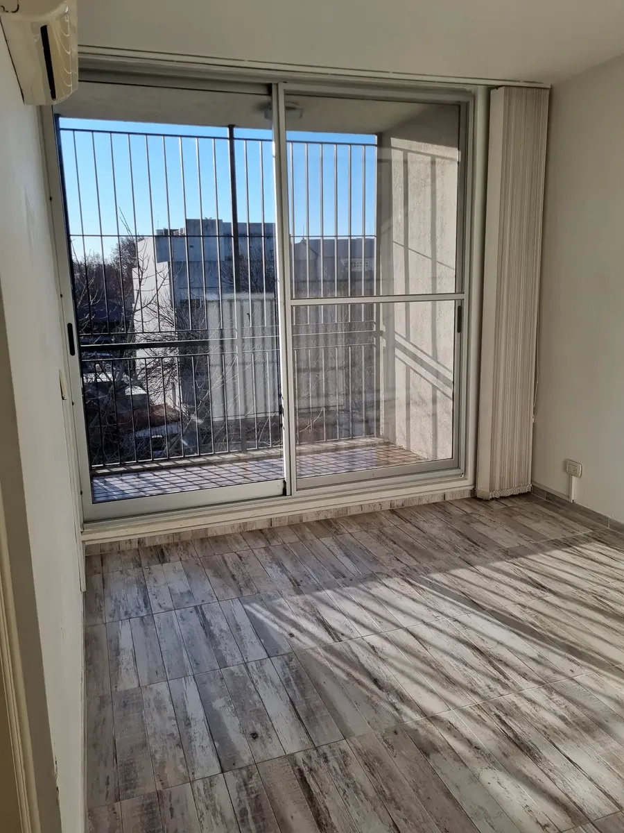 Разделяемая квартира-студия с террасой и парковочным местом в Saavedra